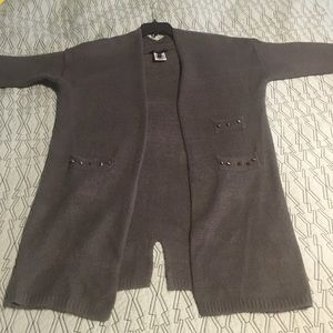 So warm! Gray cardigan w/very cool pocket detail
